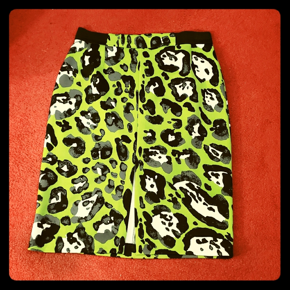 Green/black/white midi leopard print skirt